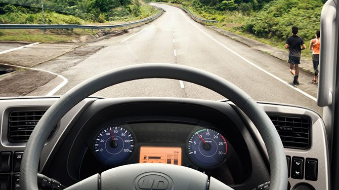 Tips Mengemudi Truk untuk Jarak yang Jauh