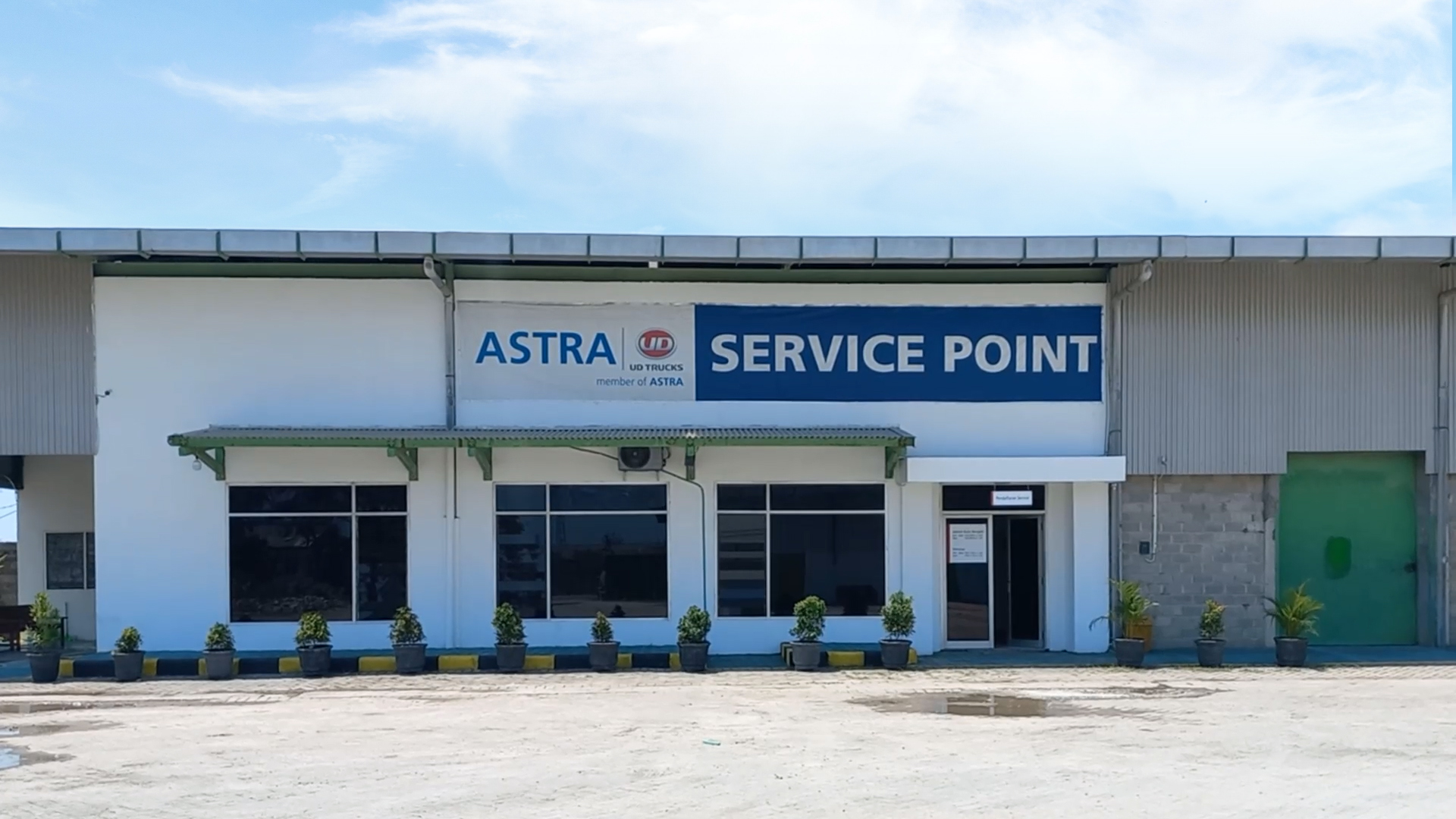 SERVICE POINT Astra UD Trucks Tuban