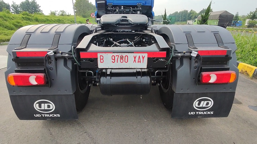 Mengapa Lampu Belakang Truk Memiliki Tampilan Sederhana? Ini Alasannya