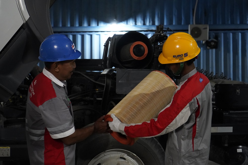 Mengeluarkan Asap Hitam pada Truk, Ada Apa Saja ya Penyebabnya?