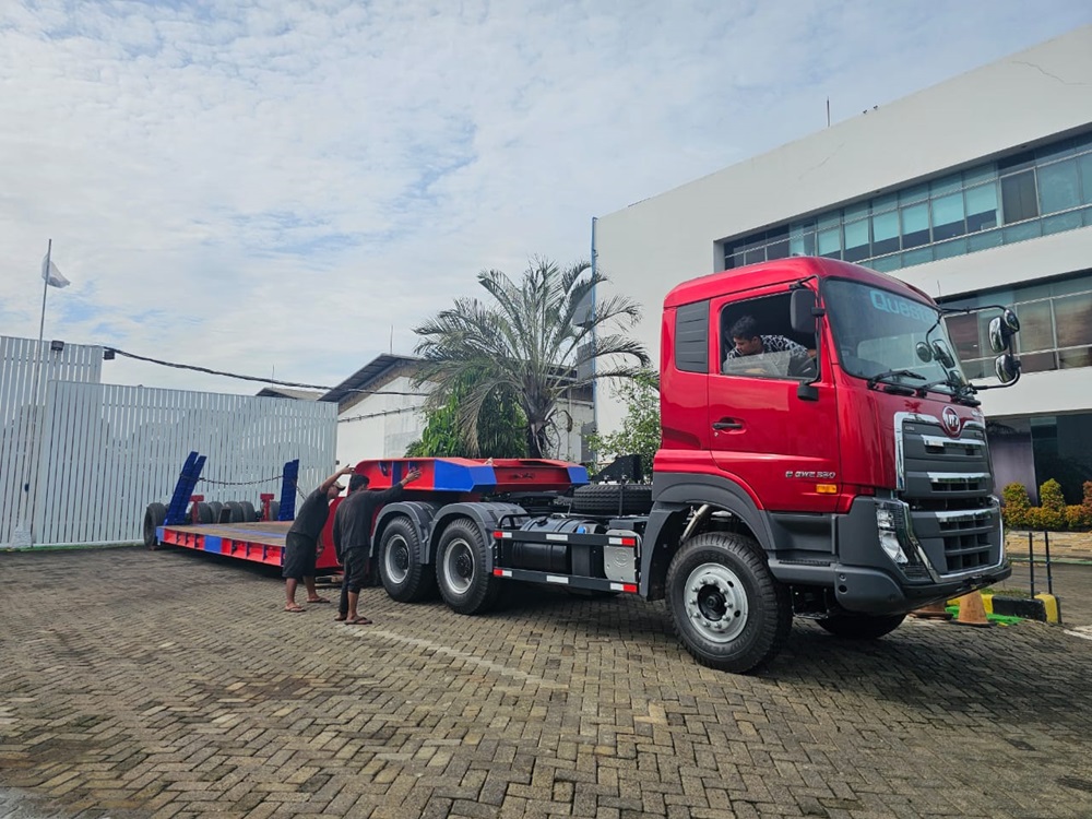 alat berat lowboy trailer