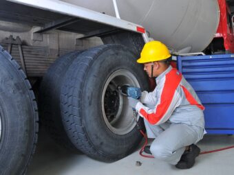 Truk Mogok di Tengah Jalan, Apa Penyebabnya?