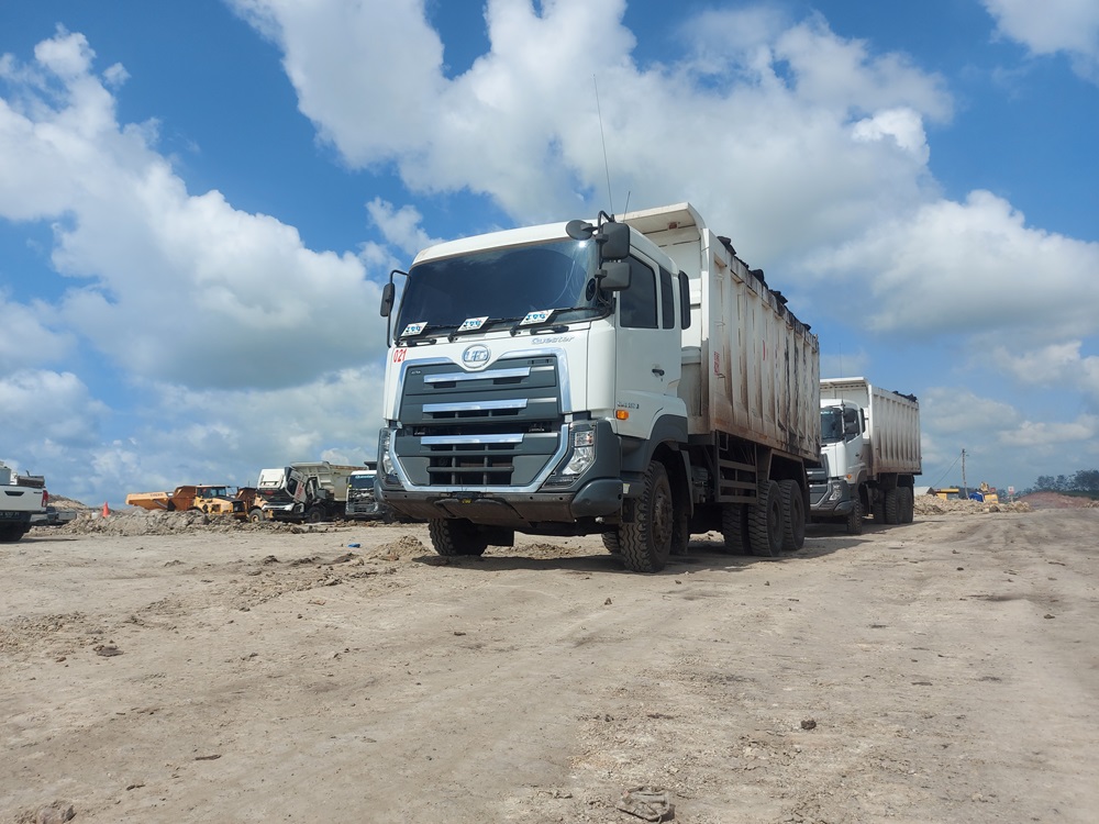 Jenis dan Keunggulan Truk Quester untuk Penggunaan di Area Tambang Kalimantan