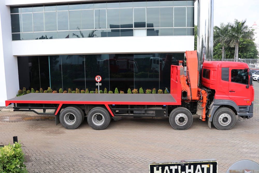Pentingnya Truk Flatbed Dalam Industri Distribusi dan Logistik