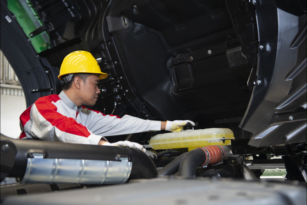 Waktu Ideal Penggantian Oli Mesin Truk Quester 8L dan 11L