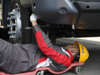 Pentingnya Servis Berkala Truk Demi Keamanan dan Kelancaran Bisnis